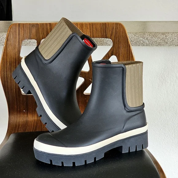 TORY BURCH BLACK HURRICANE RUBBER ALL WEATHER RAIN ANKLE BOOTS NWT - Picture 2 of 14